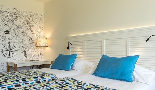 Double or Twin Room 22m² Courtyard/Park View with French Balcony