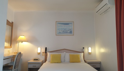 Habitación básica doble, 1 cama doble, no fumadores (First or Second Floor)