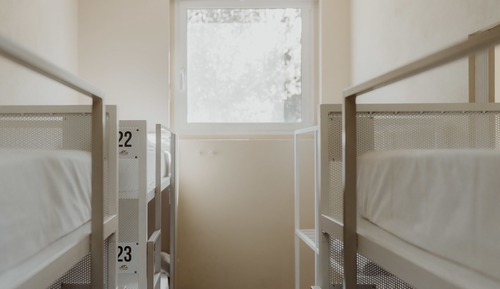 Dormitorio compartido, solo para hombres