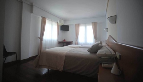 Habitación con 2 camas individuales