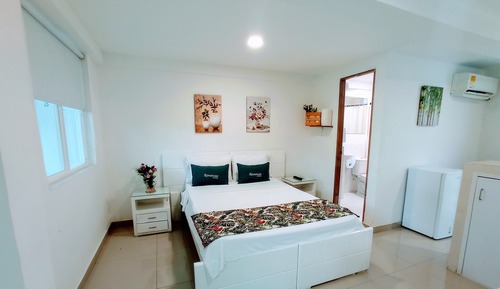 Habitación triple ejecutiva, cocina básica
