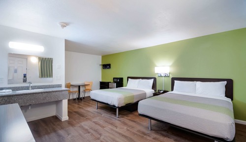 Habitación Deluxe, 2 camas de matrimonio, fumadores, frigorífico y microondas