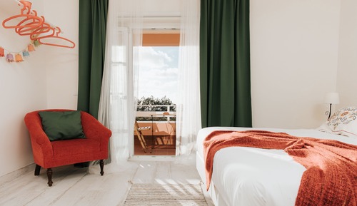 Habitación de diseño con 1 cama doble o 2 individuales, no fumadores, vistas parciales al mar
