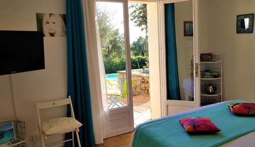 Habitación Confort doble, vistas a la piscina (Dauphin)