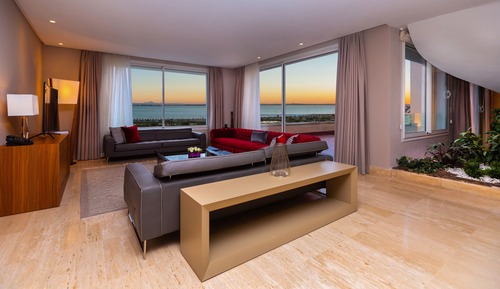 ADAM Four Bedrooms Lake View Loft