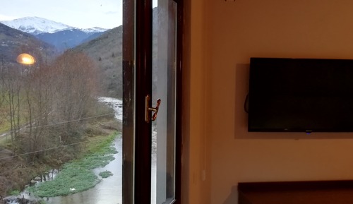 Habitación Deluxe doble, 1 cama de matrimonio, fumadores, vistas a la montaña