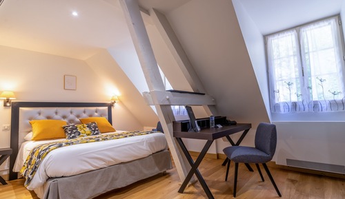 Habitación superior con 1 cama doble o 2 individuales