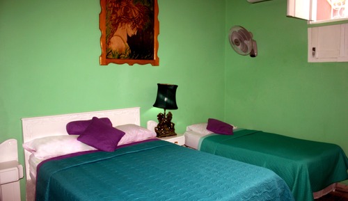 Habitación triple tradicional, 1 cama de matrimonio, accesible para personas con discapacidad