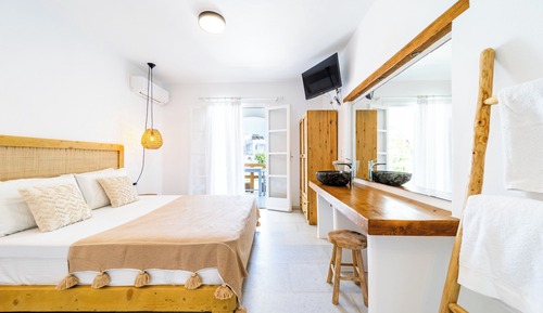 Habitación clásica con 1 cama doble o 2 individuales, balcón