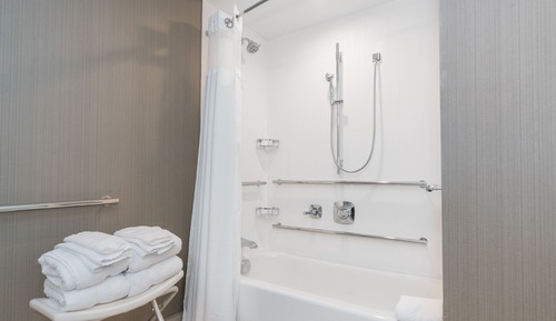 Habitación, 1 cama de matrimonio grande con sofá cama (Mobility/Hearing Accessible, Tub)