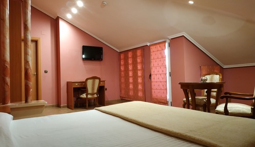 Suite, 1 cama de matrimonio, no fumadores, vistas a la ciudad
