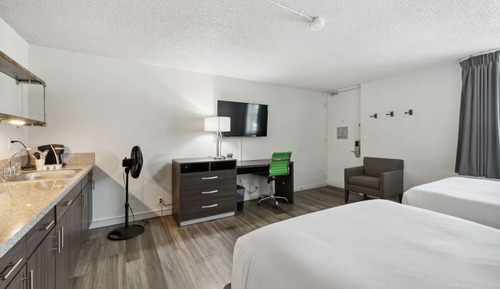 Deluxe Queen Room