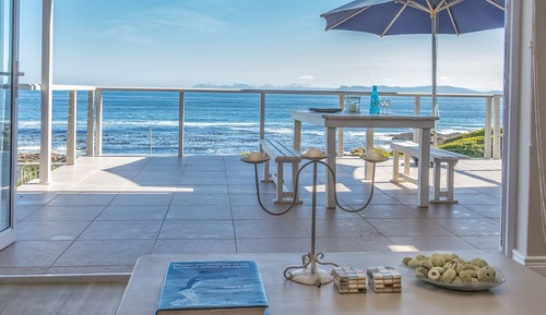 Casa superior, 4 habitaciones, vistas al mar, frente al mar