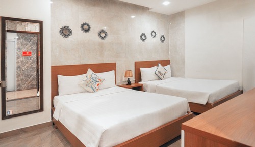 Habitación superior con 1 cama doble o 2 individuales, no fumadores, sin ventanas