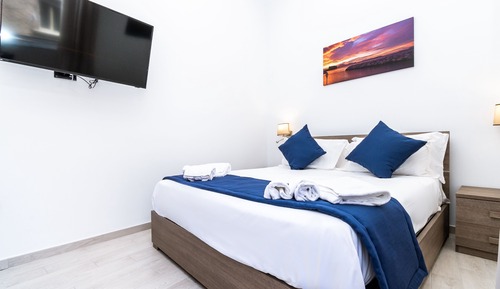 Apartamento superior, 1 habitación, cocina, vistas a la ciudad