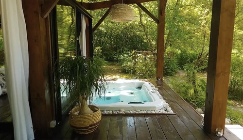 Bungalow, bañera de hidromasaje (Le Lodge)