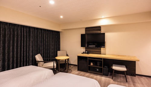 Habitación triple, no fumadores (Single Use - Room Only)