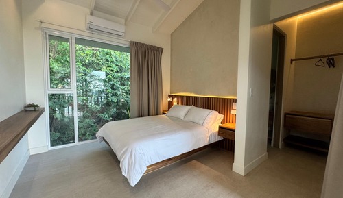 Habitación, vistas parciales al mar