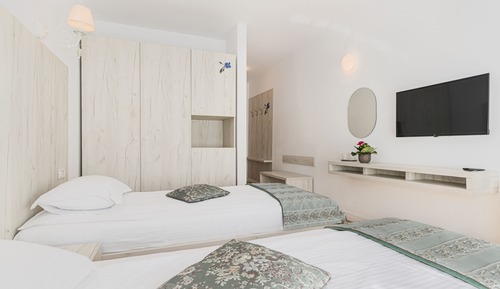 Habitación básica con 1 cama doble o 2 individuales, no fumadores
