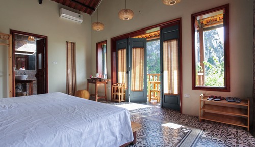 Habitación superior con 1 cama doble o 2 individuales, vistas a la montaña