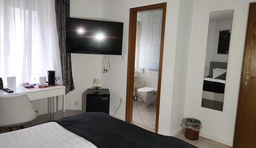 Habitación con 2 camas individuales, baño privado