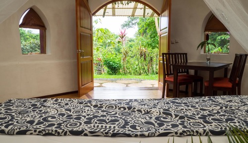 Bungalow exclusivo, 1 cama de matrimonio grande, vistas al valle, en la zona del jardín