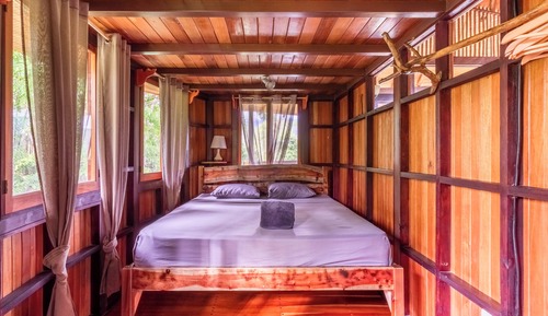 Bungalow exclusivo, 1 cama de matrimonio grande con sofá cama, no fumadores, vistas al valle