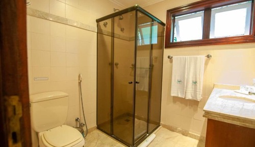 APT CASAL LUXO 1 CAMA DE CASAL (VISTA JARDIM )