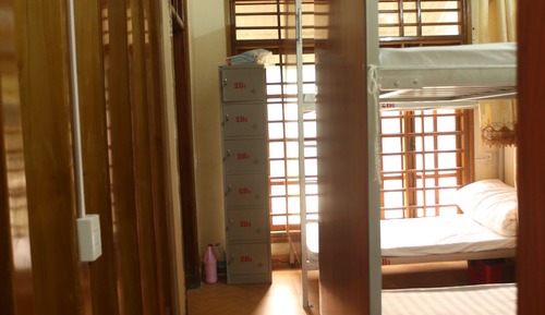 Dormitorio compartido, dormitorio mixto (Bed in 6-Bed)