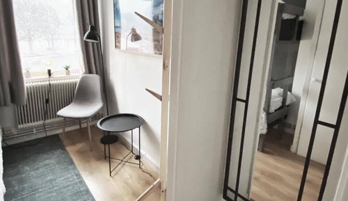 Habitación básica con 2 camas individuales