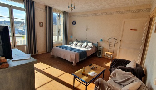 Habitación doble, 1 cama de matrimonio, no fumadores (Anais)