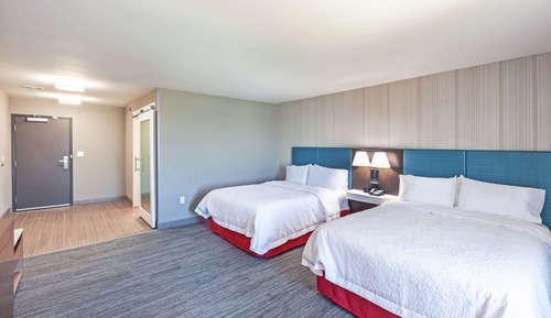 Habitación, 2 camas de matrimonio, accesible para personas con discapacidad (Hearing)