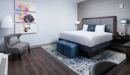 Habitación, 1 cama de matrimonio grande, frigorífico y microondas