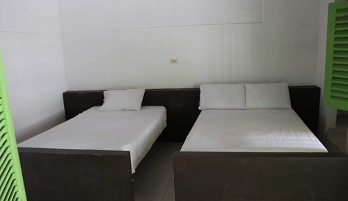 Habitación triple básica, 1 cama doble con sofá cama, no fumadores