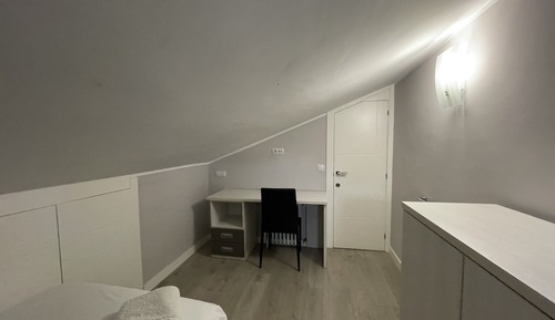 Habitación económica, sin ventanas