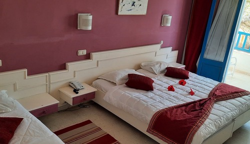 Chambre Triple, vue piscine