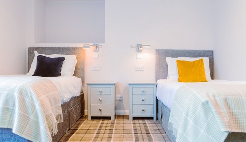 Habitación con 2 camas individuales, baño privado