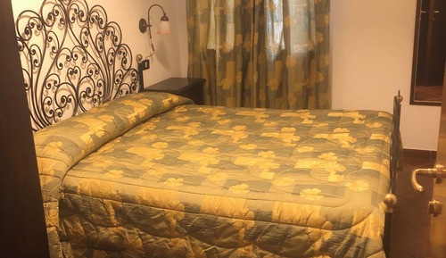 Habitación básica con 1 cama doble o 2 individuales