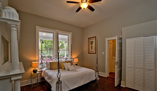 Elegant Brick 2 Bedroom in downtown Savannah
