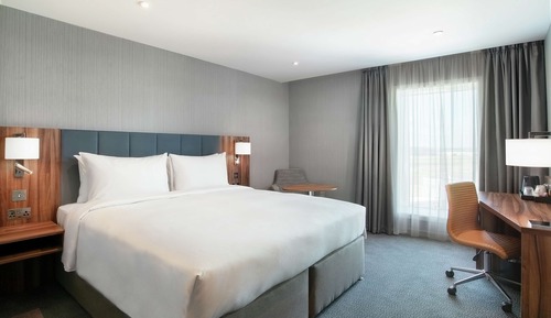 Habitación, 1 cama de matrimonio grande (Runway View, High Floor)