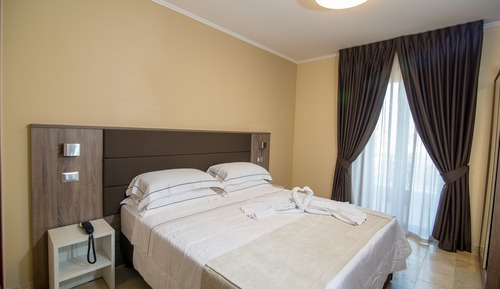 Habitación Confort con 1 cama doble o 2 individuales