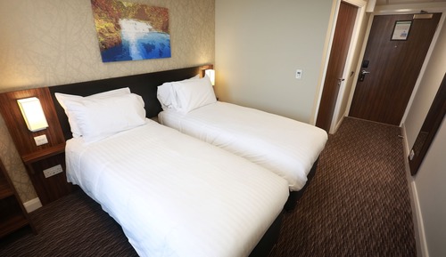 Habitación con 1 cama doble o 2 individuales, accesible para personas con discapacidad