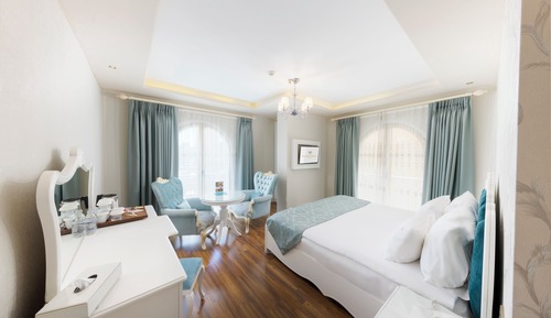 Deluxe Room with Sea View with Free Spa Access (Self use & Shared)