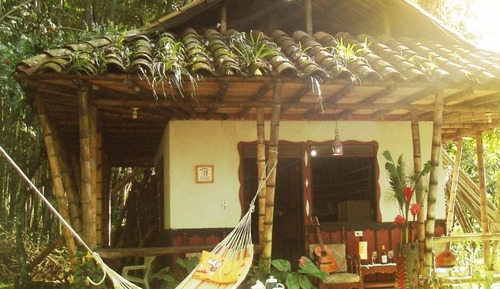 Cabaña tradicional, vistas a la piscina