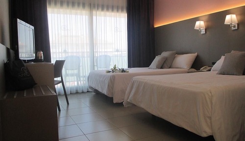 Habitación superior, vistas a la piscina