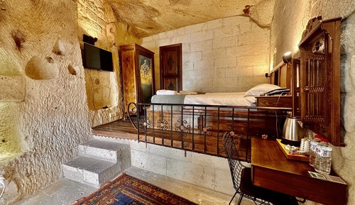 Cave Suite