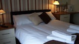 Double Room with Shower and Bath
