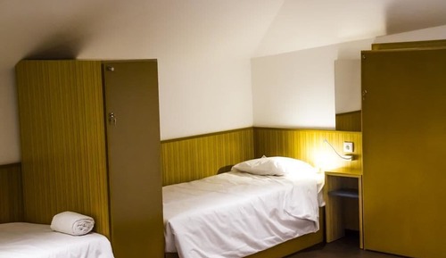 Dormitorio compartido Premium, solo para mujeres, vistas al canal, en la zona del jardín