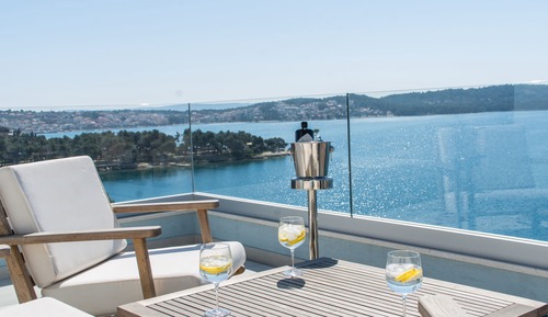 Apartamento de lujo, varias camas, vistas al mar