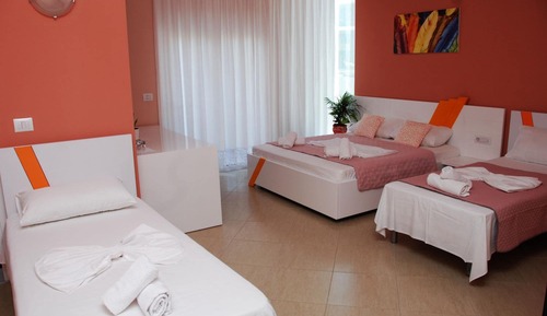 Habitación cuádruple, balcón